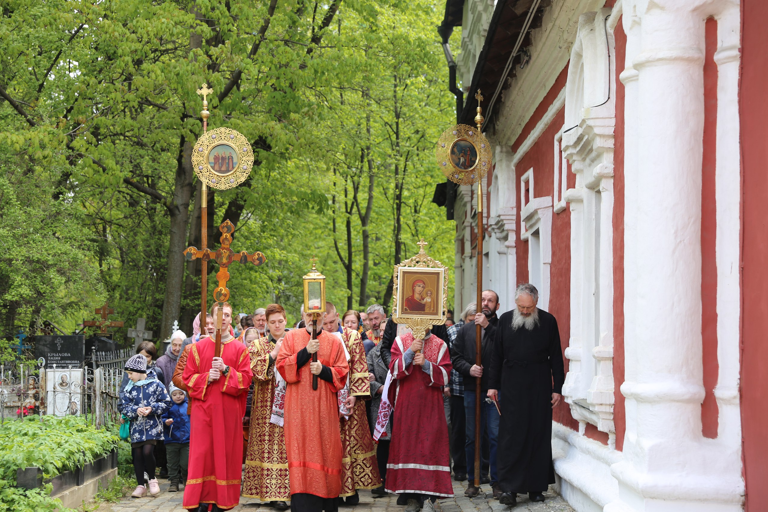 Праздник чудотворной иконе великомученика и целителя Пантелеимона